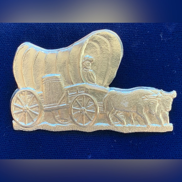 Vintage Cast Chuck Wagon Western Brooch - Picture 2 of 3